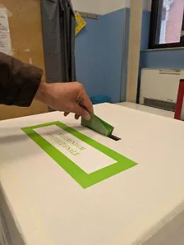 &laquo;Bassa ma sorprendente&raquo;: a Catania l'affluenza per il referendum costituzionale supera le aspettative, anche nelle periferie