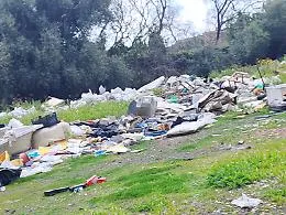 Tre discariche sequestrate a Catania: quattro denunciati e 210 sanzioni elevate