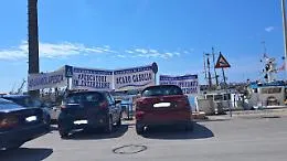 Porti in fiamme: le marinerie bloccano l&rsquo;Isola. "Caro gasolio e mucillagine, siamo al collasso"