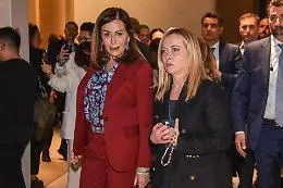 &laquo;Io non ho sensibilit&agrave;&raquo;: Santanch&egrave; sfida Meloni e resta al suo posto, il caso diventa un boomerang per Palazzo Chigi