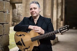 Francesco Buzzurro porta 'Migrantes' a InterSezioni: un viaggio in musica tra speranza e umanit&agrave;