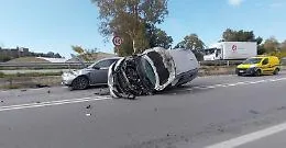 Incidente sulla Statale 115: scontro tra autocisterna e due auto in contrada Bordea