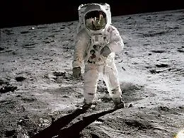 Un astronauta italiano camminer&agrave; presto sulla Luna: accordo con la Nasa