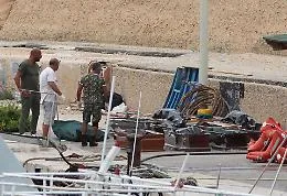 Tragedia a largo di Lampedusa: 19 morti per ipotermia, 5 in condizioni gravi. Erano tutti su un barcone soccorso dalla Guardia costiera