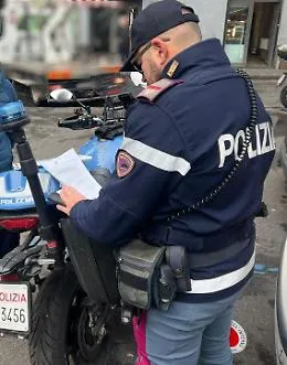 Minaccia di morte il "collega" parcheggiatore abusivo per un incasso di cinque euro, arrestato un 29enne al lungomare