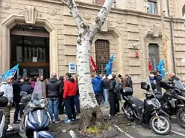 Ex Gicap, silenzio del ministero del Lavoro: 180 lavoratori in sit-in per la cassa integrazione