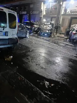 Spettacolare incidente a Catania, cinque auto coinvolte e quattro feriti: la dinamica un giallo 