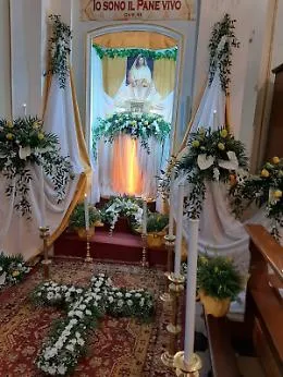 Il fascino dei Sepolcri del Gioved&igrave; Santo tra silenzio e luce