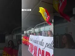 Il salasso dei voli per Pasqua, a Catania monta la protesta (Video) 