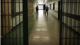 Carcere di Augusta, il "solito" detenuto aggredisce ancora: agente in ospedale