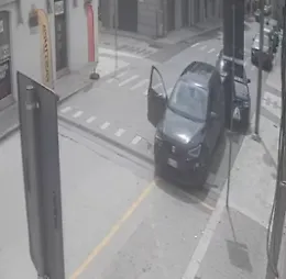 Vittoria, il video dell'incivilt&agrave; scatena la rabbia dei cittadini: "Ma come si pu&ograve; fare una cosa del genere?"