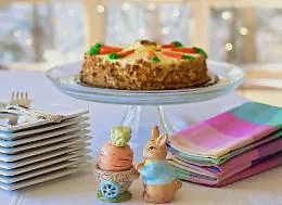 Pasqua, i consigli per una tavola elegante tra tavole ricamate, colori pastello e dettagli fatti in casa a km zero