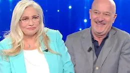 &laquo;Mi hanno proposto Domenica In&raquo;: Bisio ride, Venier ride. Ma la questione &egrave; seria
