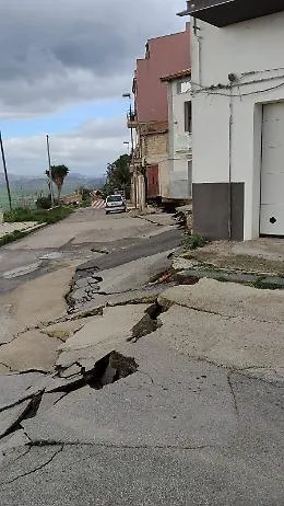 Frana, fondi donati per gli sfollati di Niscemi bloccati in Comune