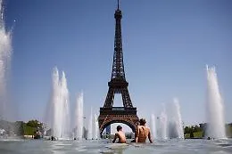 All'asta un pezzo della Torre Eiffel: cosa &egrave; e quanto vale