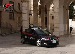 Fugge dai domiciliari e ubriaco va a rubare in un supermercato: arrestato per furto e minacce