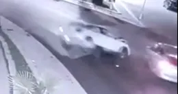 Schianto a Palermo, un ferito grave in ospedale: le incredibili immagini dell'incidente (video)
