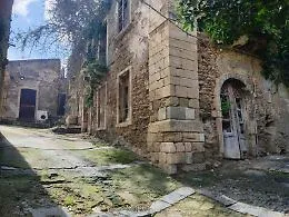 Al Tirone ruspe in azione: via le baracche per la rinascita del borgo storico del centro