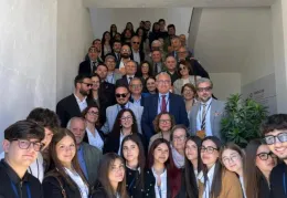 Da luogo negato a laboratorio di futuro: nasce la Caserma Creativa / F&agrave;scino