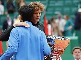 Sinner: &laquo;La classifica Atp &egrave; secondaria&raquo;. Ma Alcaraz si inchina: &laquo;Impressionante, solo Djokovic aveva fatto questo&raquo;