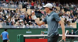Jannik Sinner, che impresa! Batte Alcaraz a Montecarlo e si riprende il numero uno del mondo
