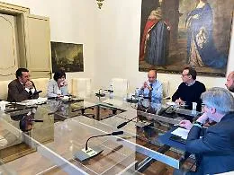 Rincaro carburanti mette in crisi la navigazione: interventi urgenti per i traghetti nello Stretto di Messina