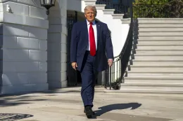 Blocco dello Stretto di Hormuz deciso da Trump &egrave; in vigore: "Pronti ad eliminare navi che lo forzeranno"