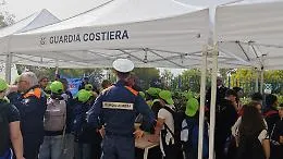 Porto Empedocle, centinaia di bambini invadono la Capitaneria: &egrave; festa per la Giornata del Mare