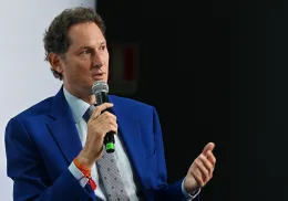 Stellantis: John Elkann rieletto presidente, Henri de Castries nominato chair del board
