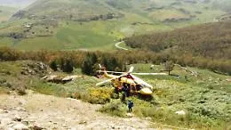 Dramma nei boschi, operaia forestale cade tra le rocce: salvataggio acrobatico dei Vigili del fuoco