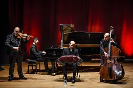Si chiude InterSezioni con Bandoneon 2.0: il tango diventa contemporaneo al Teatro Sangiorgi