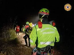 Alpinista polacco salvato sul Monte Monaco: elicottero lo porta all'ospedale dopo l'infortunio alla caviglia
