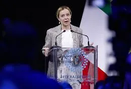 Stretto di Hormuz sotto assedio: Meloni vuole un cessate il fuoco prima delle navi, Schlein chiede un mandato multilaterale