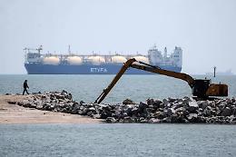 Lo Stretto di Hormuz di nuovo chiuso per il blocco degli Stati Uniti