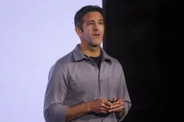 Rivoluzione Apple:  John Ternus nominato Ceo, Cook &egrave; presidente esecutivo