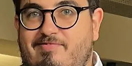 Vittoria, l'autista del bus ha un malore e il docente salva una classe di 19 studenti da una possibile tragedia 