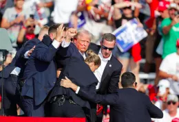 Mondo Maga in fermento: &laquo;L'attentato a Trump era una messinscena&raquo;