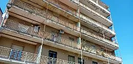 I vestiti eleganti, il rosario in mano, il marito che dormiva: cosa sappiamo del salto nel buio di una madre e dei suoi figli