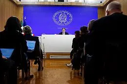 Italia, deficit gi&ugrave; ma non abbastanza: il 3,1% allontana l&rsquo;uscita rapida dalla procedura Ue, mentre il debito sale al 137,1%