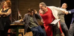 Ironia e caos in scena: Le convenienze ed inconvenienze teatrali al Teatro Massimo