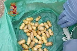 Ingerisce pi&ugrave; di 30 ovuli di eroina e finisce in ospedale: un arresto a Palermo 