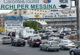 L'Italia in vacanza sceglie il Sud: boom di auto (+13%) verso le coste siciliane 