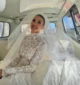 Le nozze di Nathalie Caldonazzo a Bari senza smartphone: l'ex di Troisi sceglie riservatezza e affetti intimi