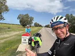 Due amici, due biciclette e un sogno che profuma di avventura