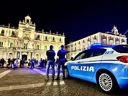 Maxi blitz interforze a Catania: 303 identificati, sequestri e denunce contro spaccio e abusivi