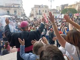 Santa Croce, che festa in piazza con i cresimandi