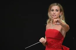 Beatrice Venezi scaricata anche dal Governo: &laquo;Noi stiamo con la Fondazione&raquo;