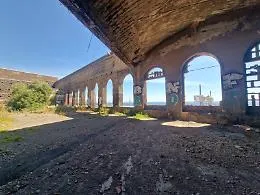 Catania, il mare negato: viaggio negli edifici abbandonati di viale Africa