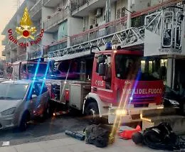 Catania, incendio in un condominio nel quartiere di Zia Lisa: quattro evacuati