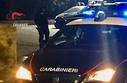 &ldquo;Aficionado&rdquo; della guida senza patente con fuga e droga a seguito